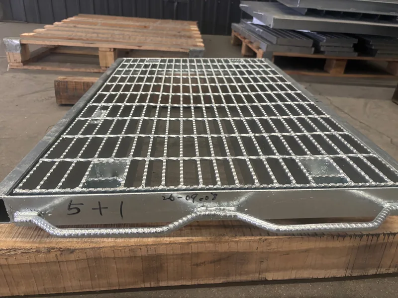 Heavy-duty steel grating drain cover