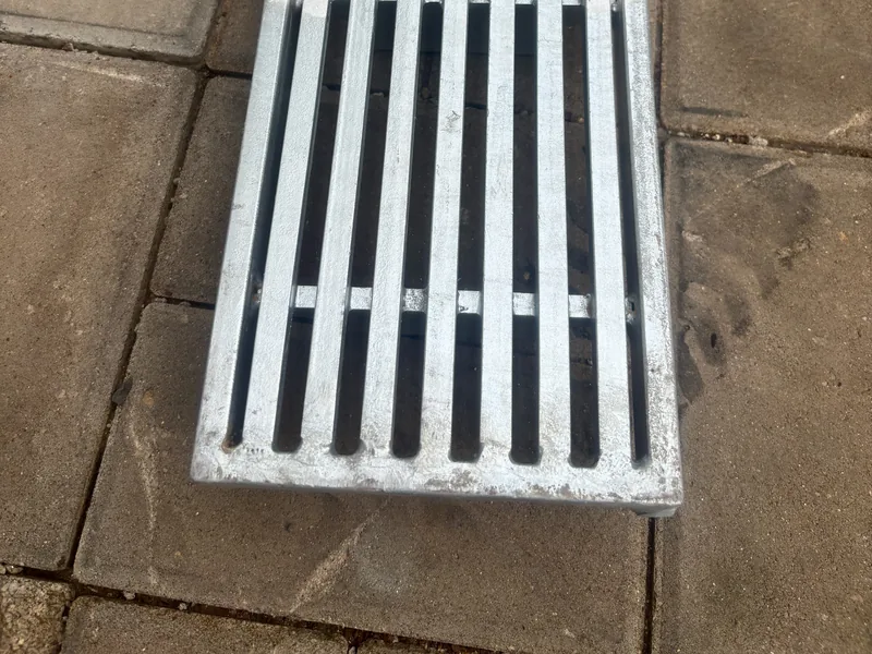 Linear drainage channel fitted with galvanized steel grating
